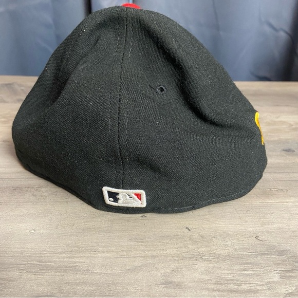 New Era Black and Red Cap with Yellow Pittsburgh Pirates 7 3/8 Size MLB Hat - Picture 4 of 12